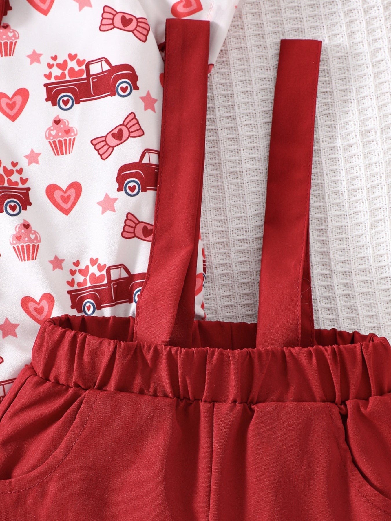Children's Bowknot Decor Bodysuit and  Suspender Shorts Set