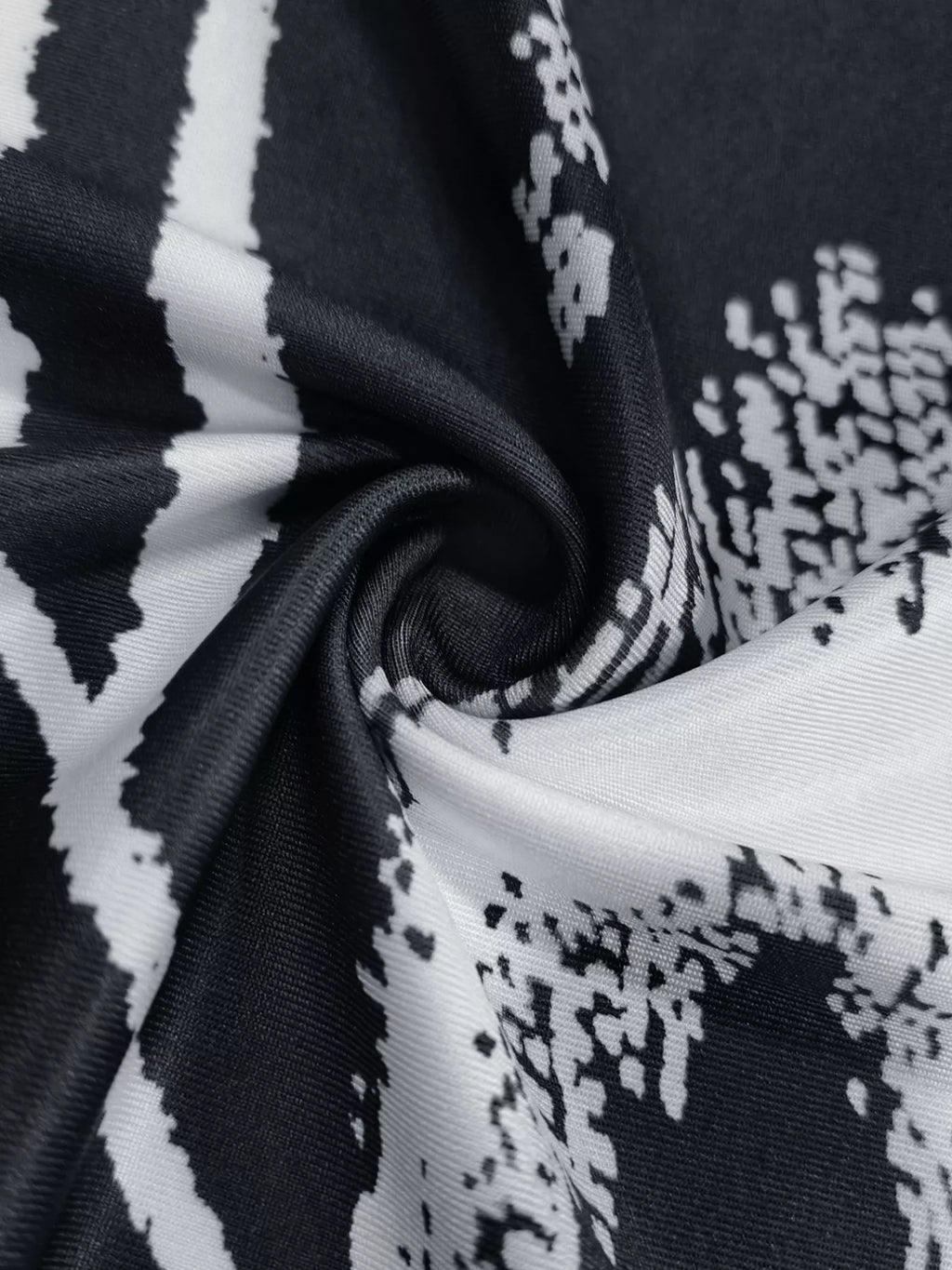 Sleeveless Bodycon Maxi Dress with Abstract Print
