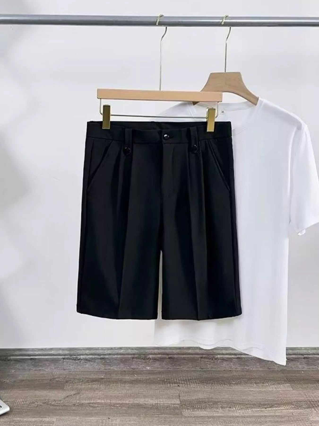 Men's Pleated Relaxed-Fit Shorts