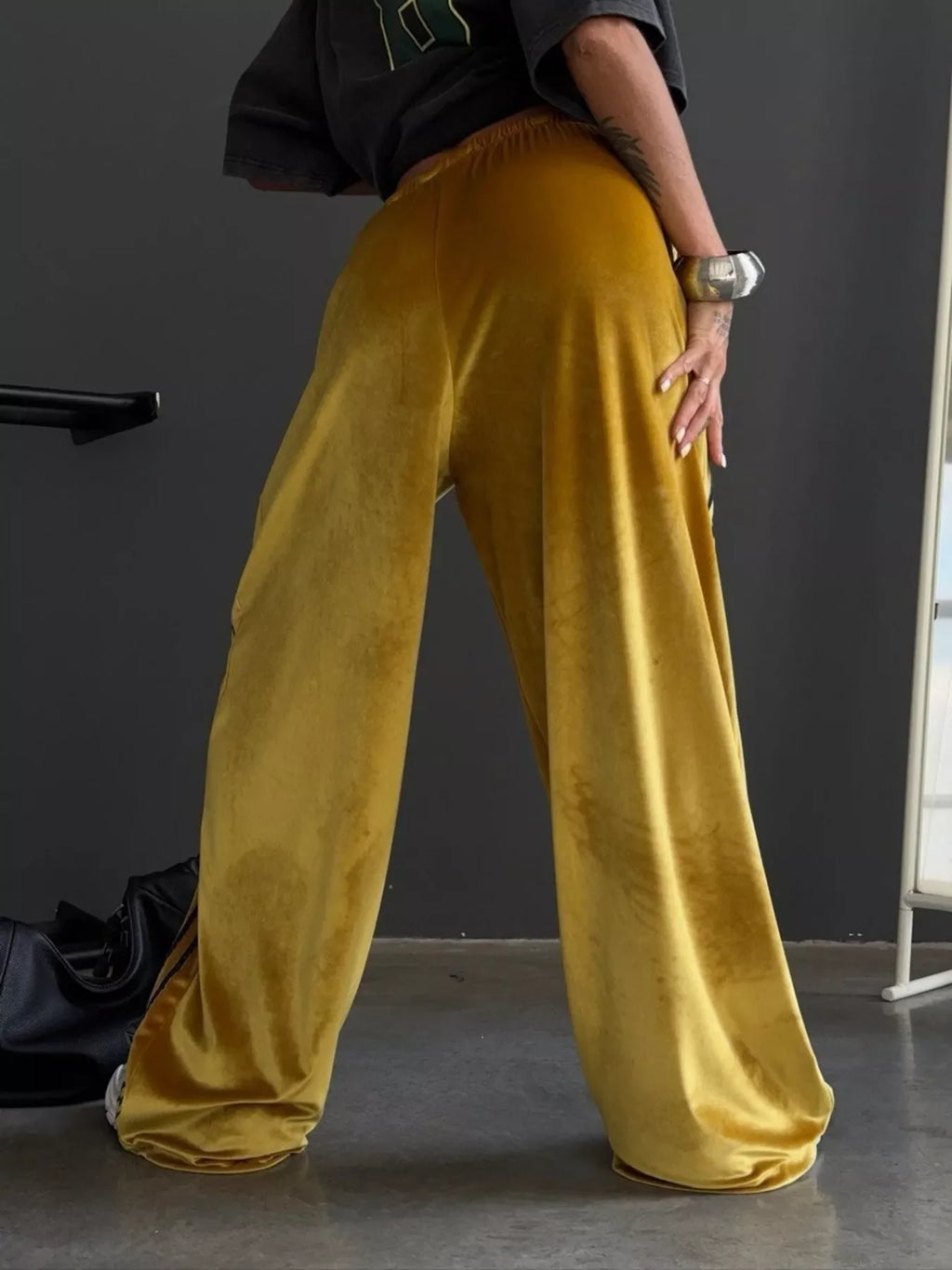 Contrast Side Stripes Wide-Leg Pants
