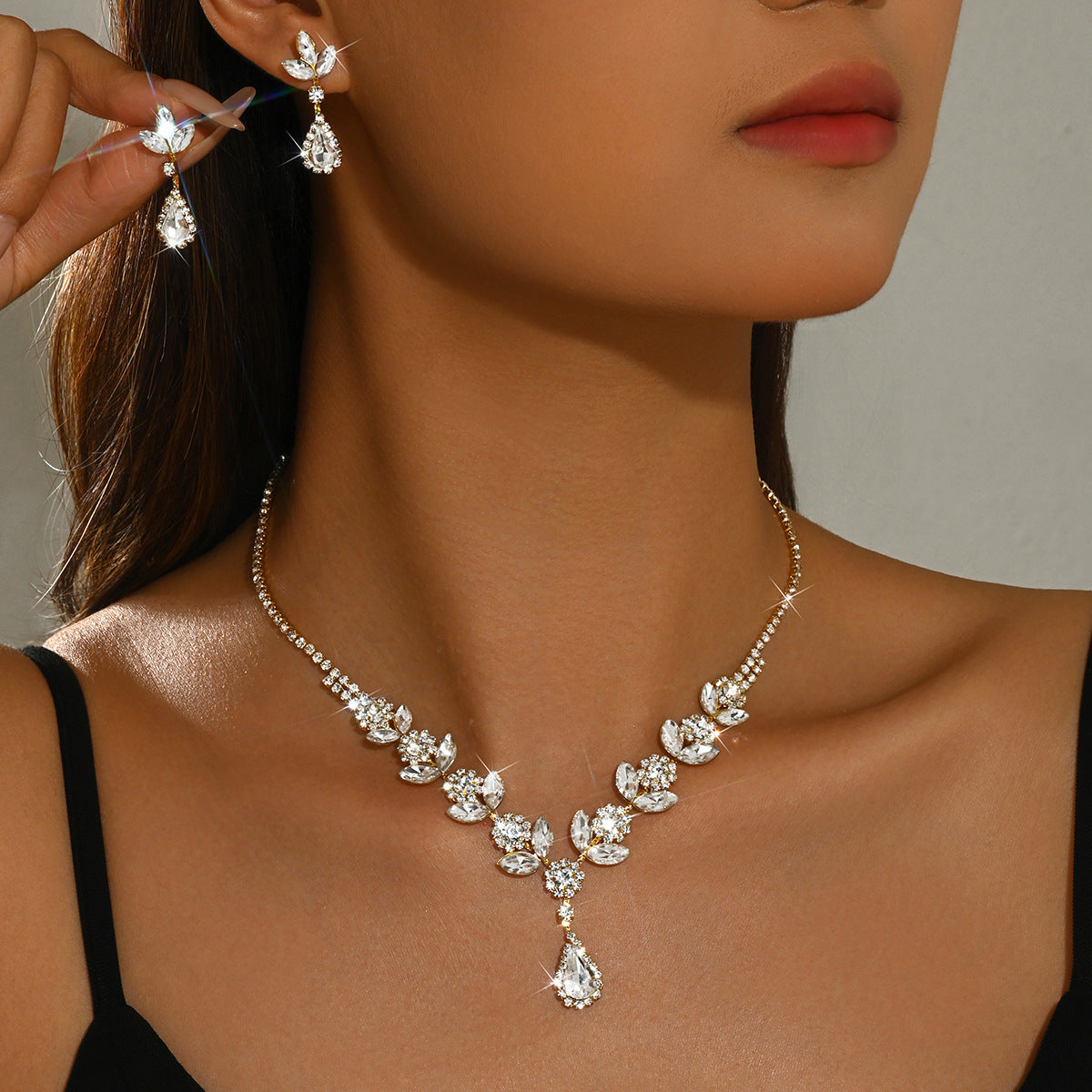 Womens Elegant Bridal 2 Pcs Rhinestone Set,Gold Tone Floral Leaf Teardrop Necklace And Dangle Earrings For Wedding Party Wear