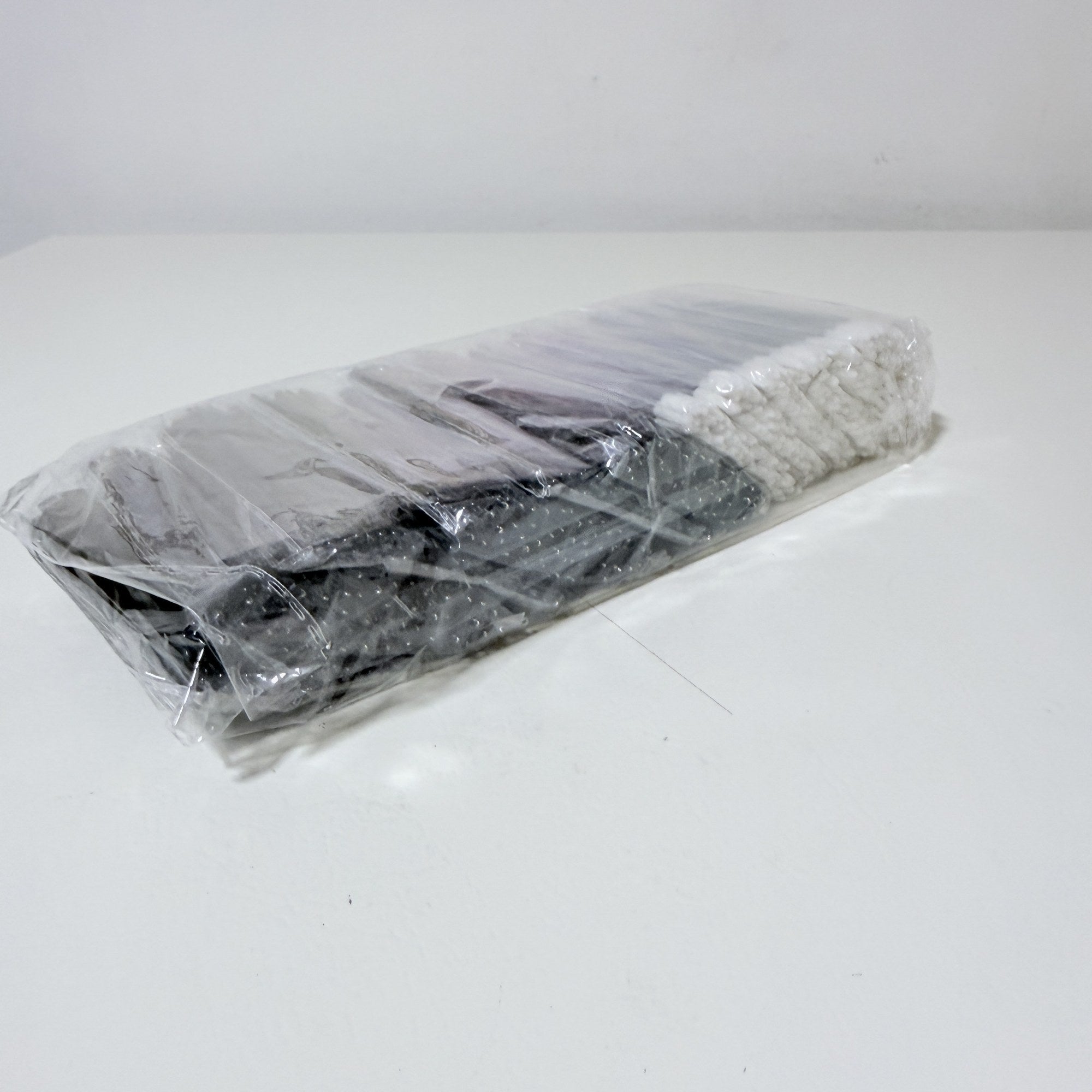 600 Piece Disposable Makeup Applicator Set Mascara Wands Lip Brushes Black