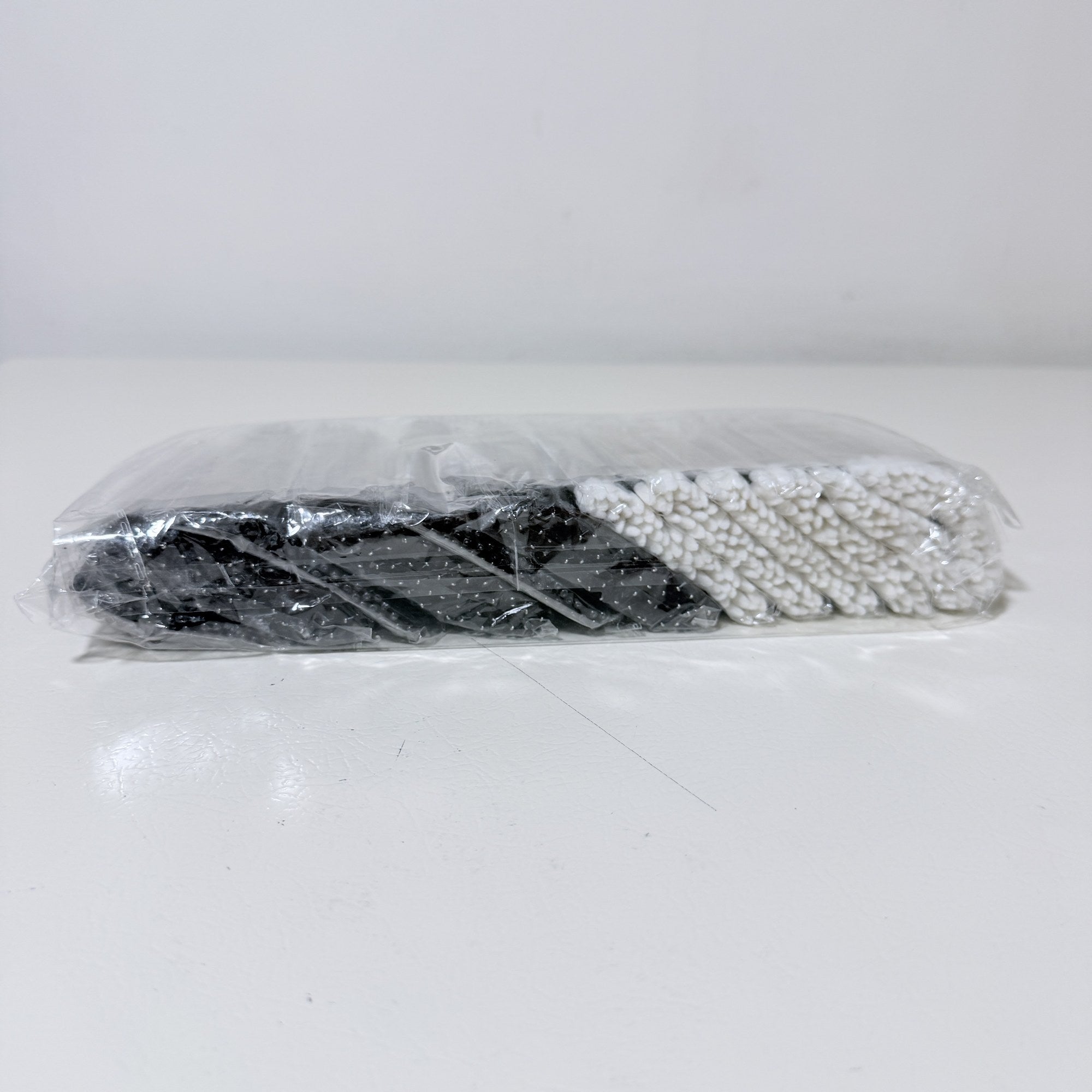 600 Piece Disposable Makeup Applicator Set Mascara Wands Lip Brushes Black