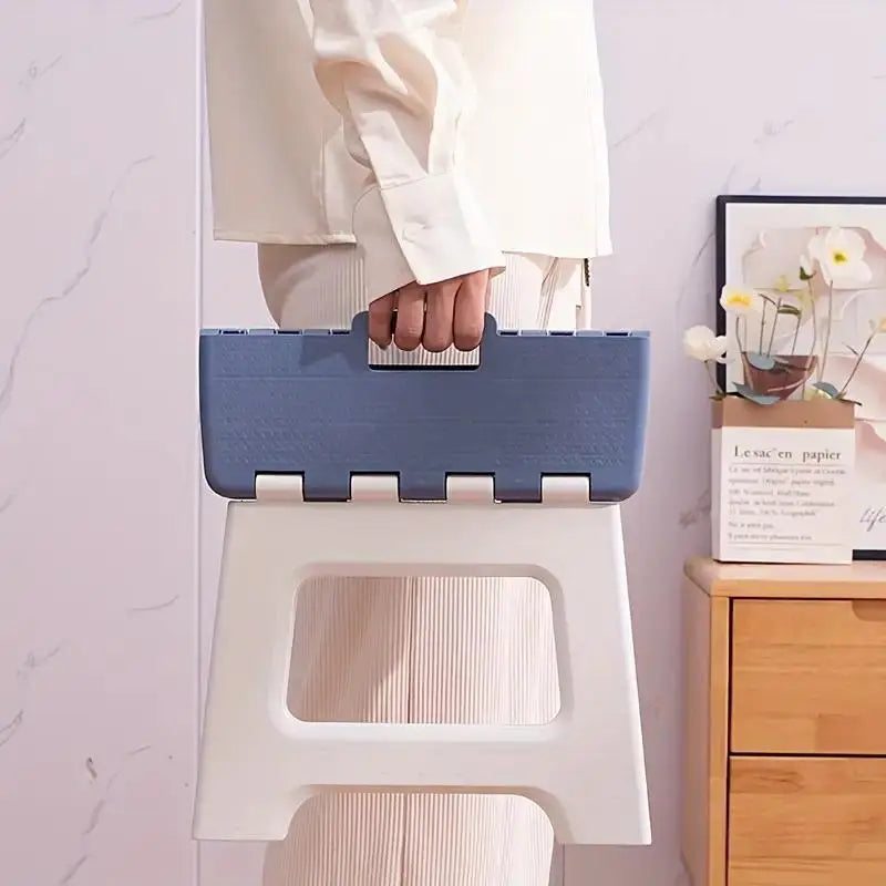 Fashionable portable folding stool, durable structure, suitable for indoor and outdoor use, a must-have for home