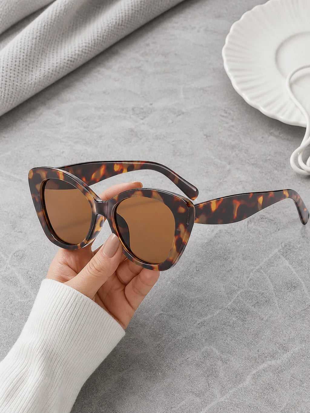 Ladies' Classic Cat Eye Sunglasses, Thick Framed Retro Trendy Outdoor Sunglasses