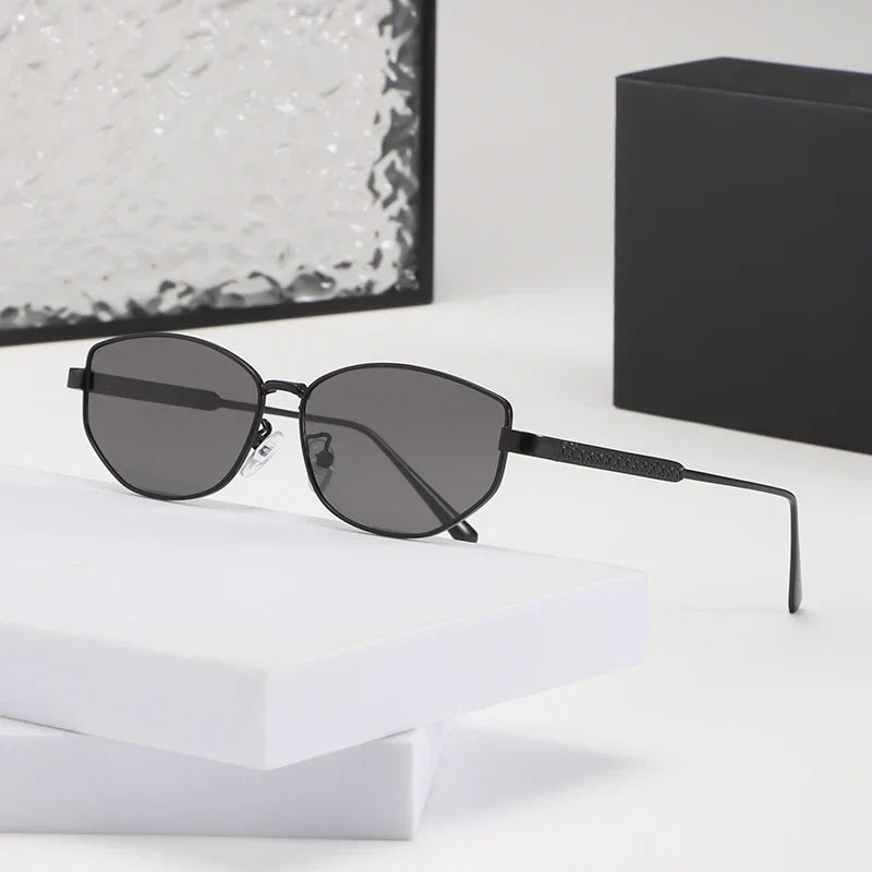 VIOLA MAG Luxury Vintage Cat Eye Sunglasses, High-Quality Vintage Glasses, Fashionable Irregular Style, Free Suede Storage Pouch