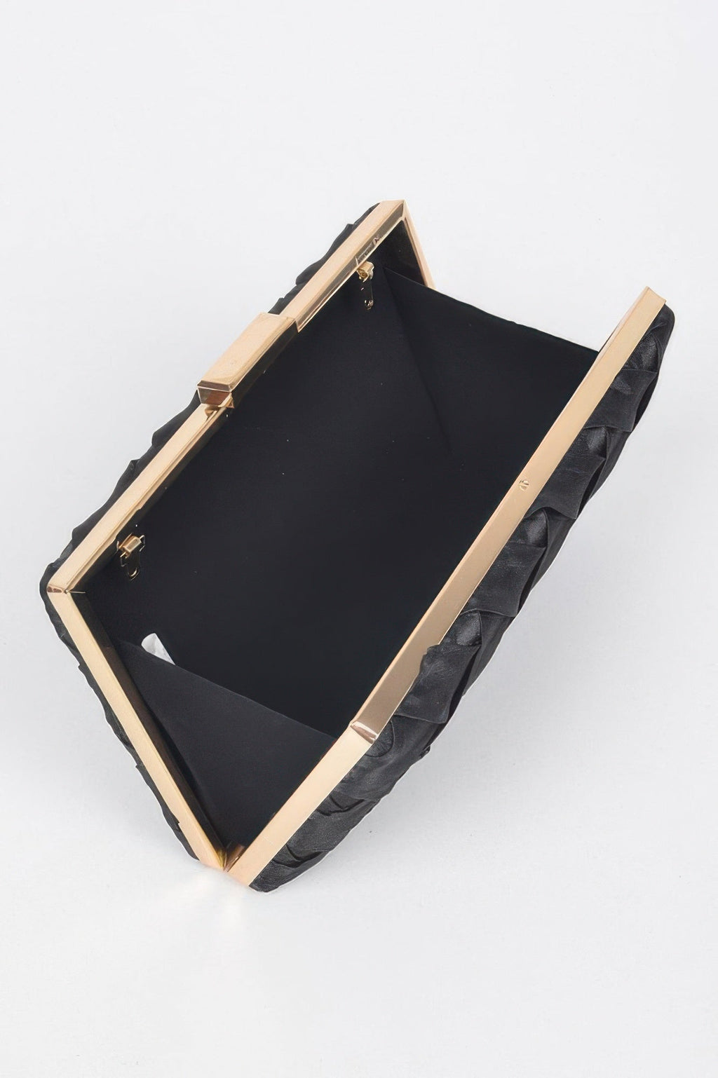 Cross Hatched Chain Clutch