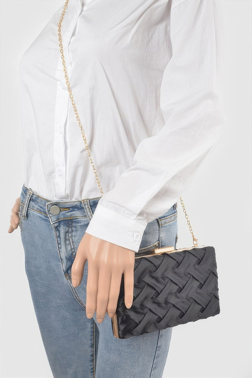 Cross Hatched Chain Clutch