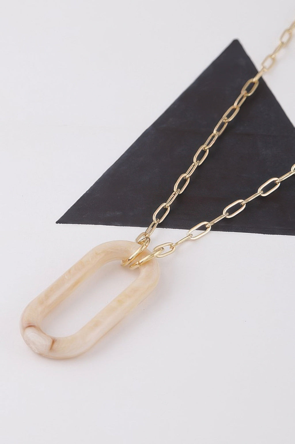 Marbled Oval Pendant Necklace