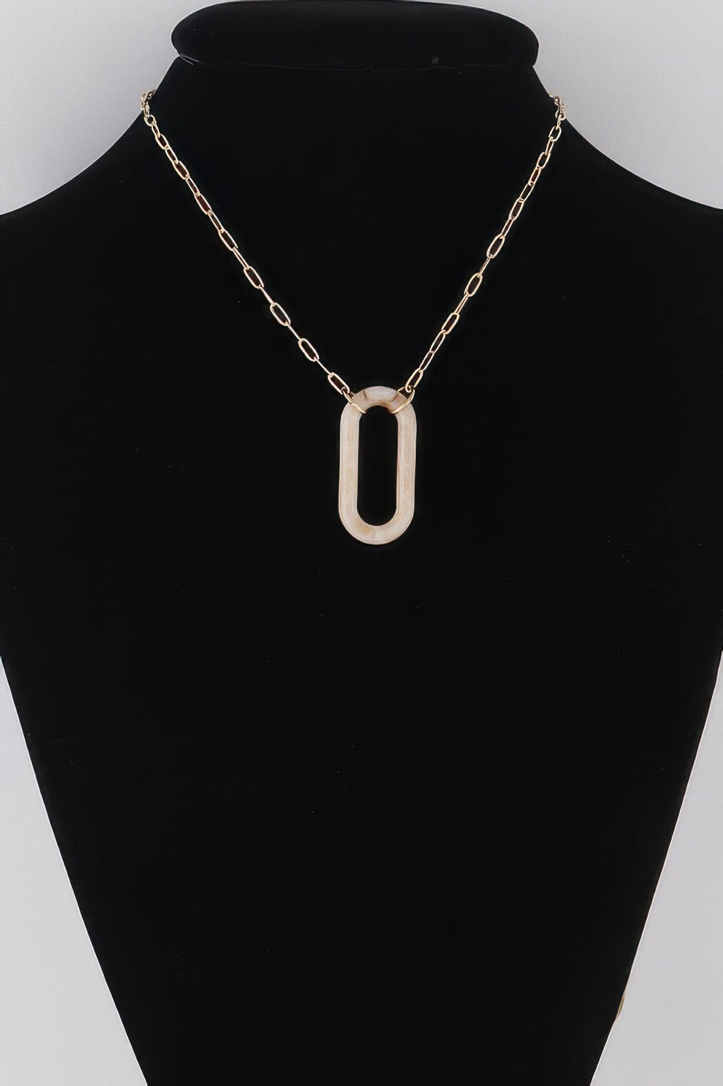 Marbled Oval Pendant Necklace