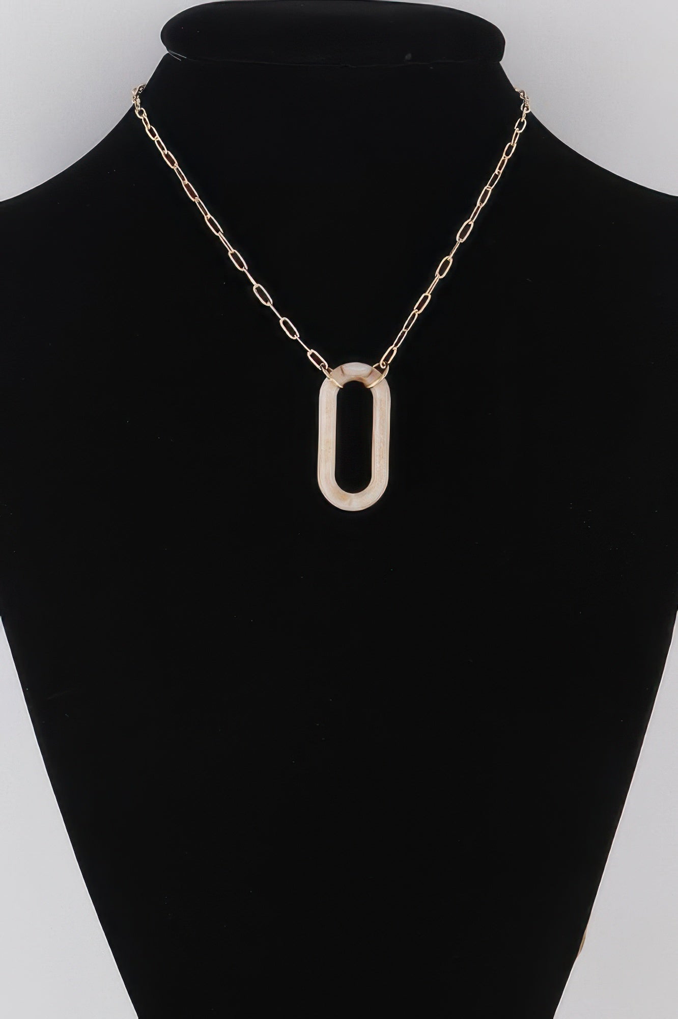 Marbled Oval Pendant Necklace