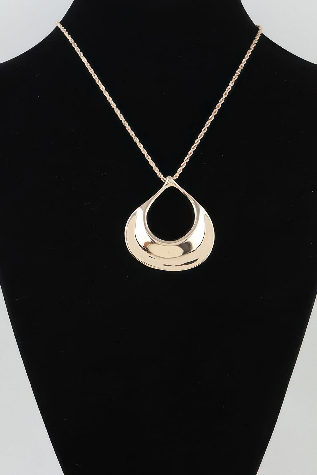 Polished Ripple Teardrop Twisted Necklace