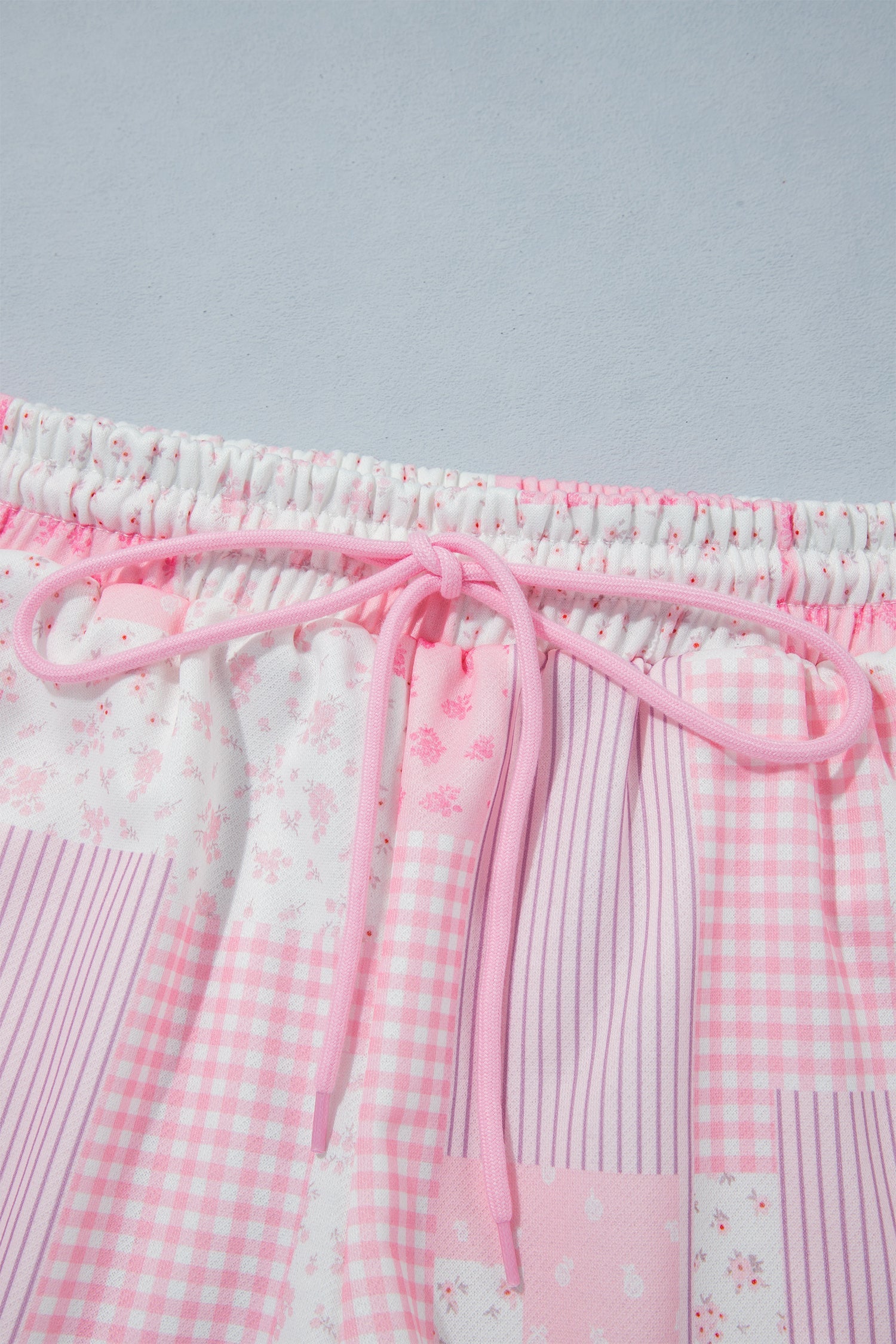 Light Pink Patchwork Floral Print Drop Shoulder Baggy Pullover Drawstring Shorts Set