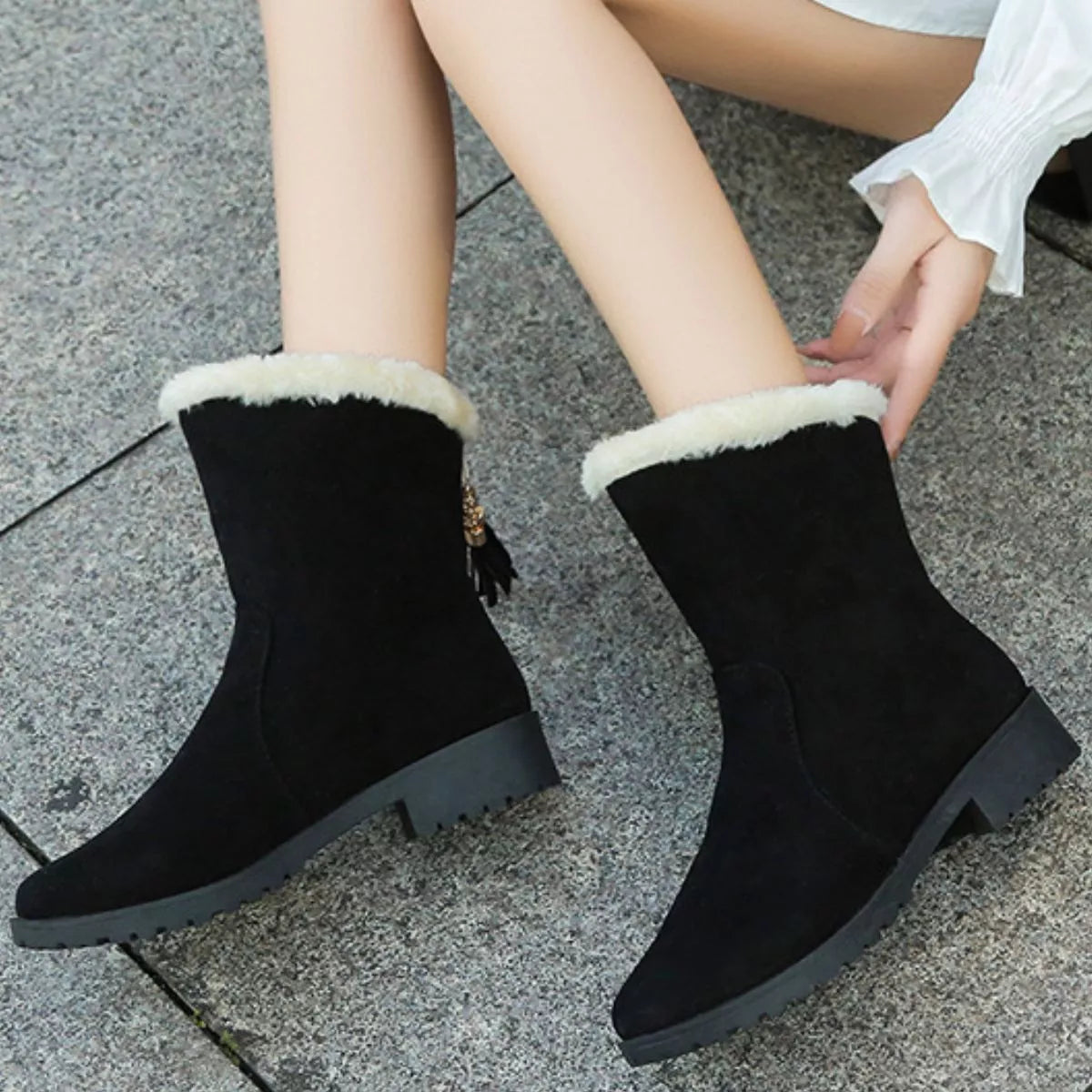 Round Toe Plush Lined Boots