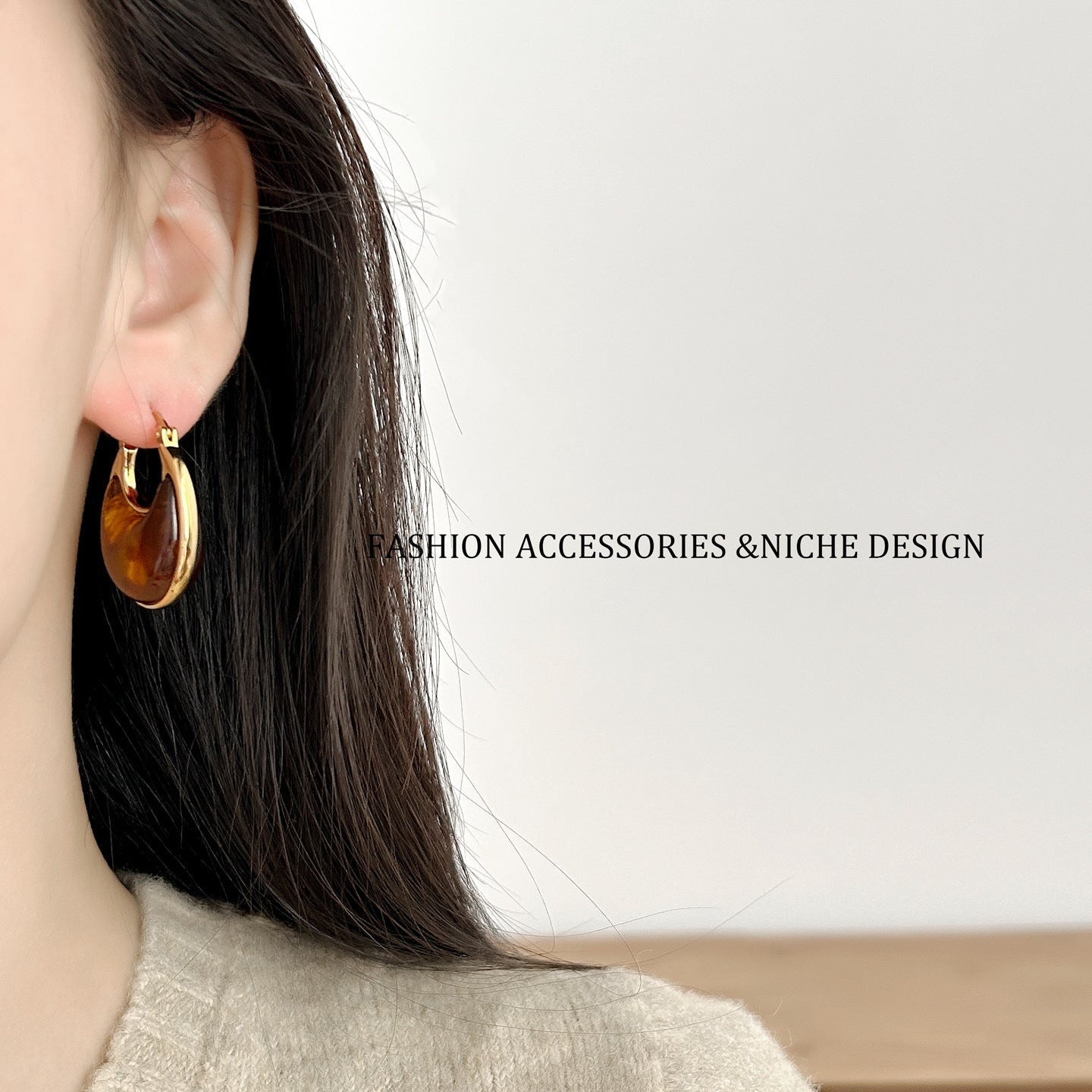 Fashionable U-shaped Gradient Color Crescent Earrings