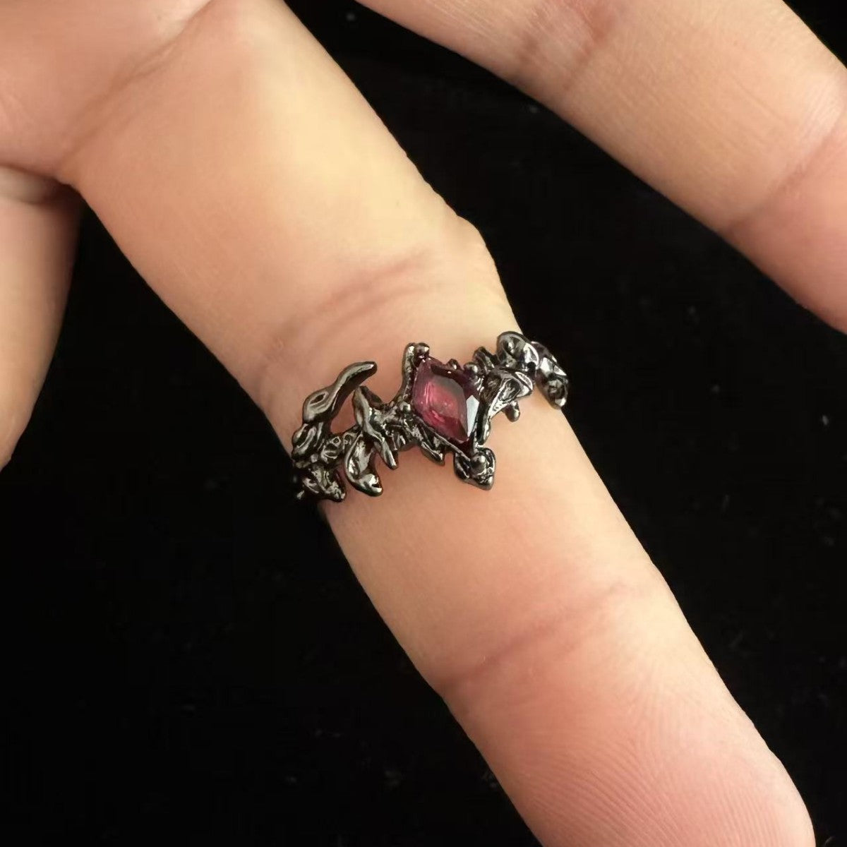Red Diamond Dark-Style Dragon Claw Ring