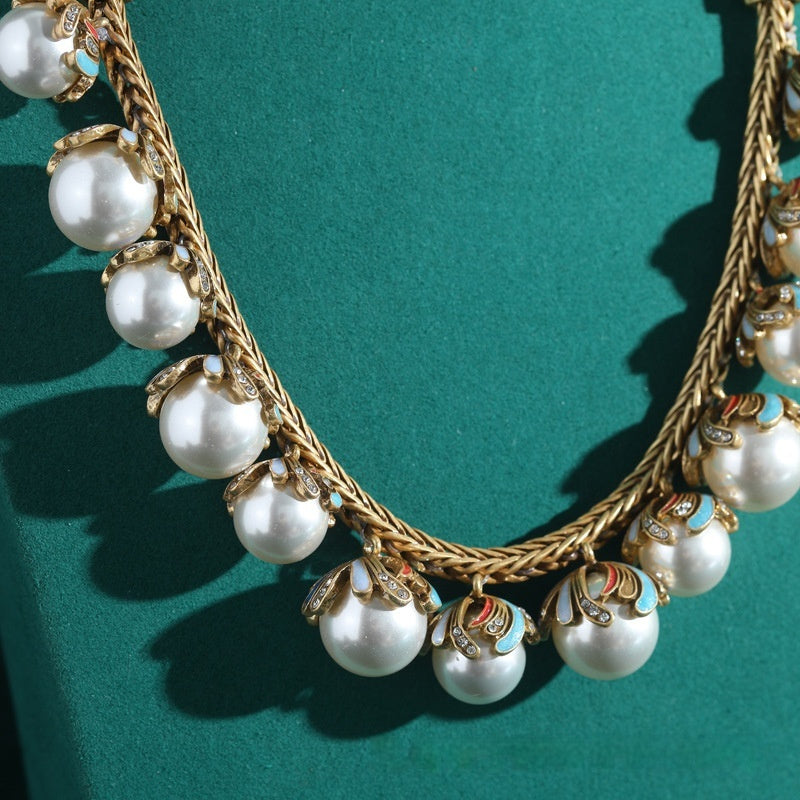 Medieval Court-style Pearl Earrings
