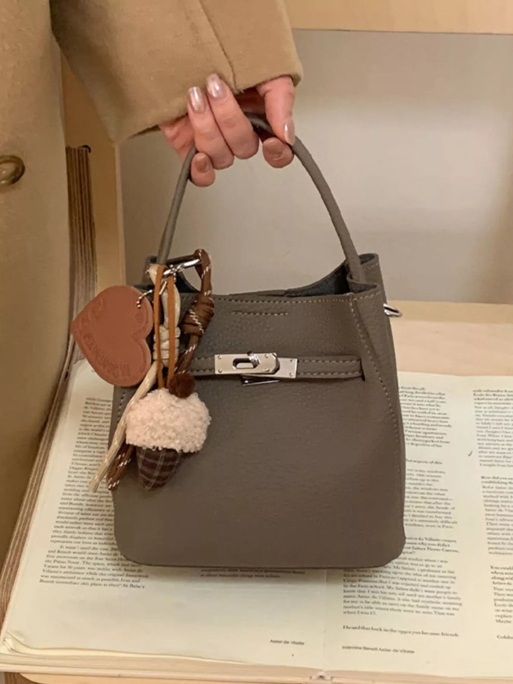 Lock Detail Crossbody Bag