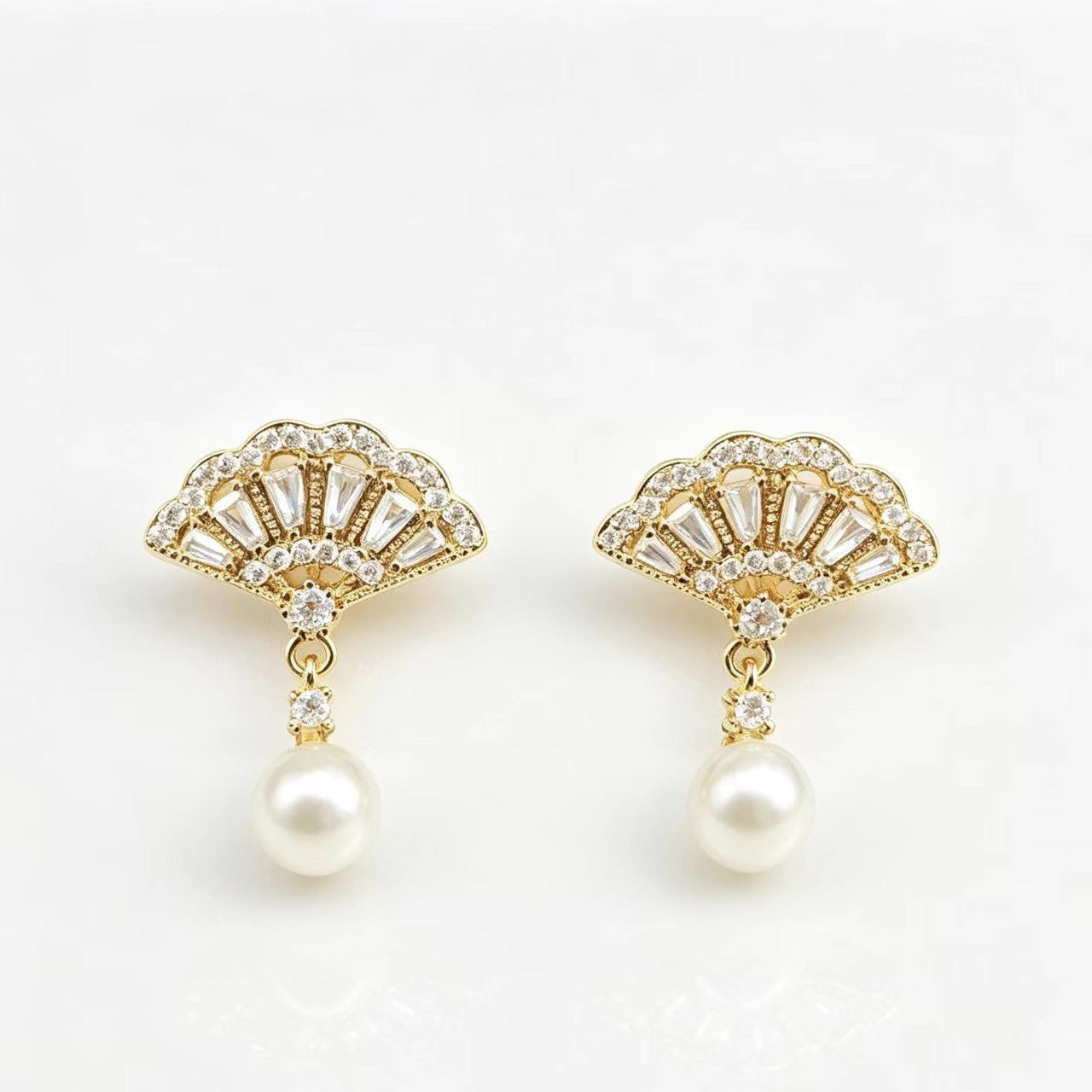 French-style Vintage Pearl-encrusted Fan-shaped Silver Stud Earrings With Zircon Embellishments
