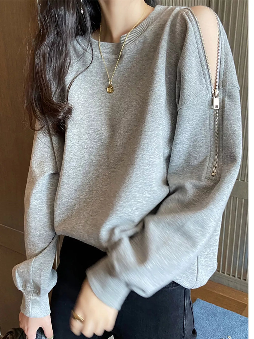 Cold-Shoulder Zipper Detail Sweatshirt