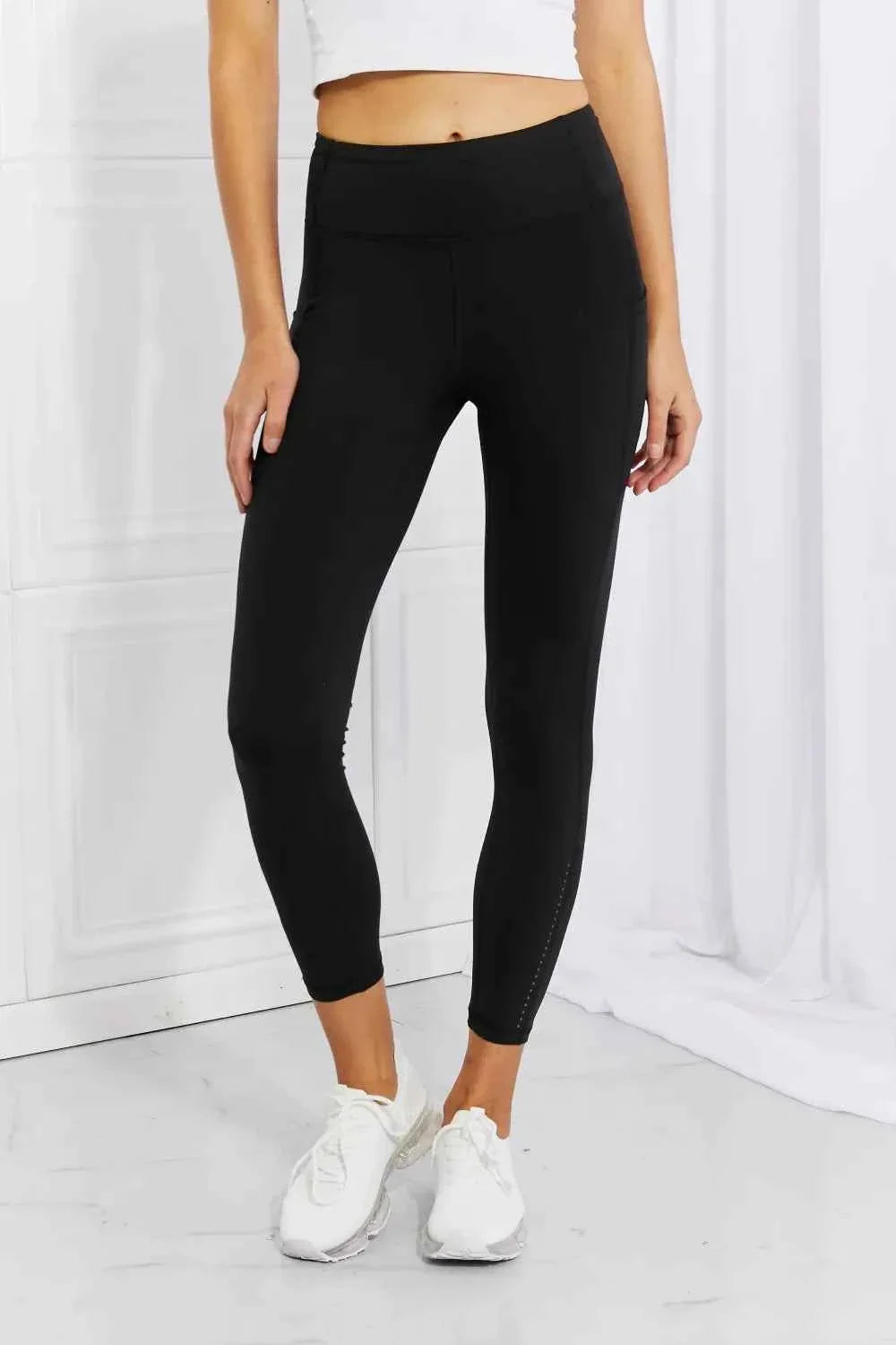 Reflective Dot High Waist Capri Active Leggings