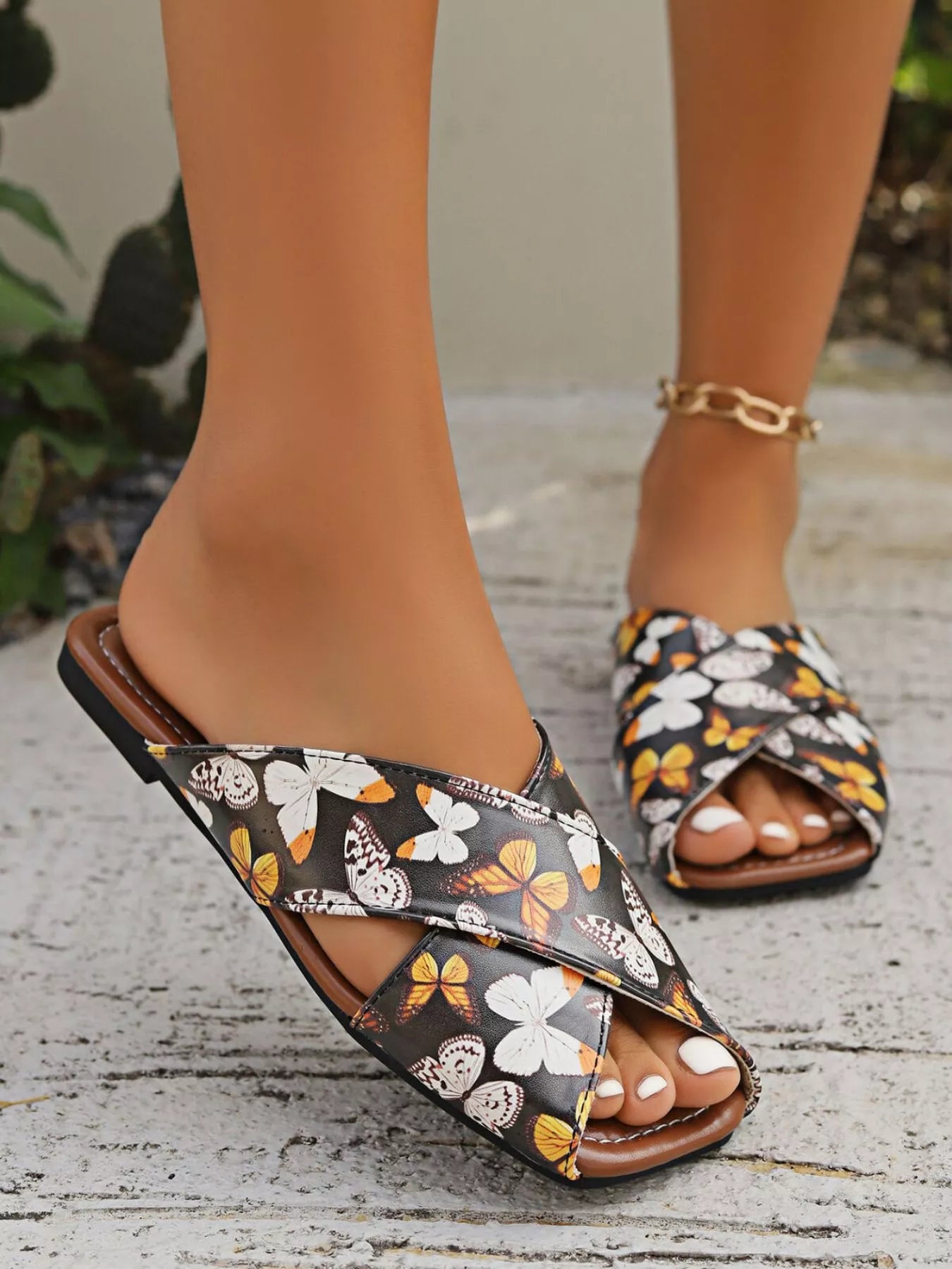 Floral Print Crisscross Sandals