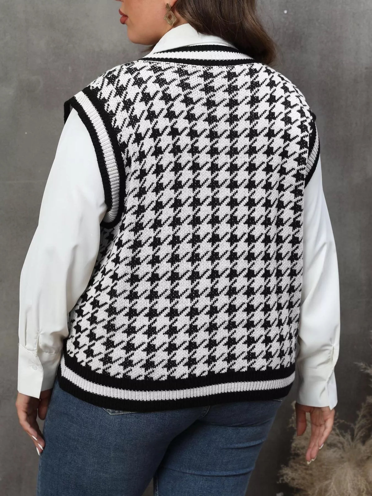 Plus Size Houndstooth V-Neck Knit Sweater Vest
