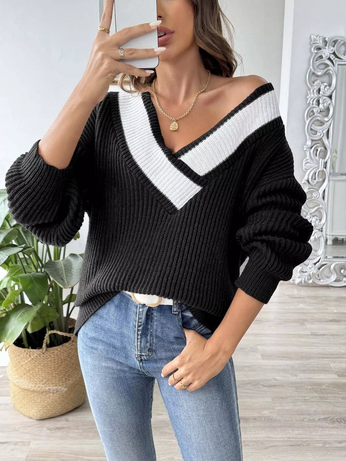 Contrast Trim V-Neck Ribbed Sweater
