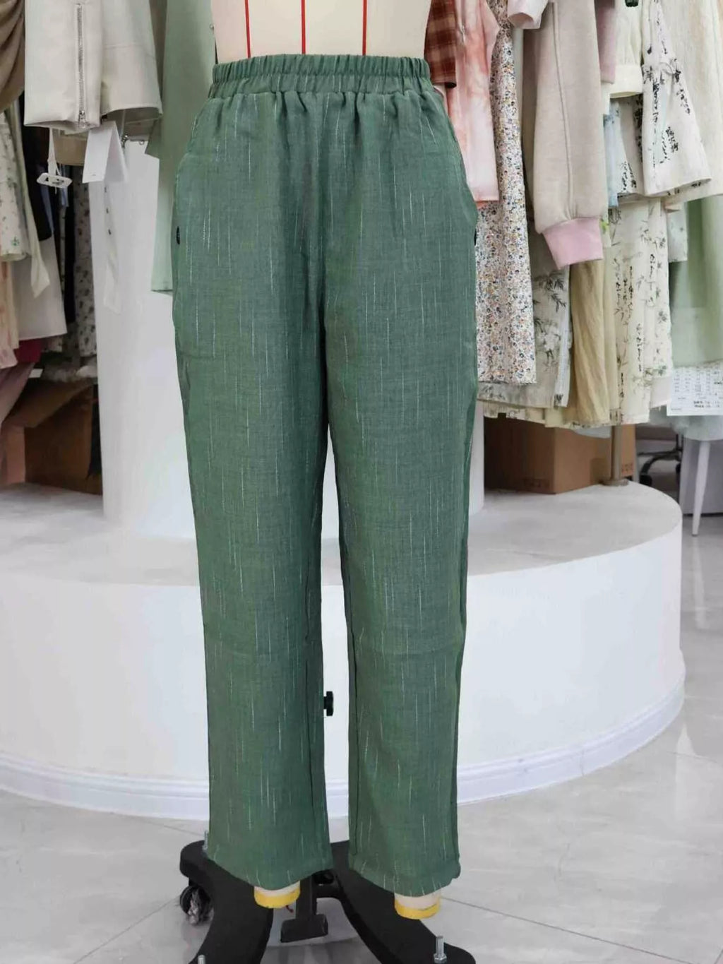 Loose Fit Cropped Pants