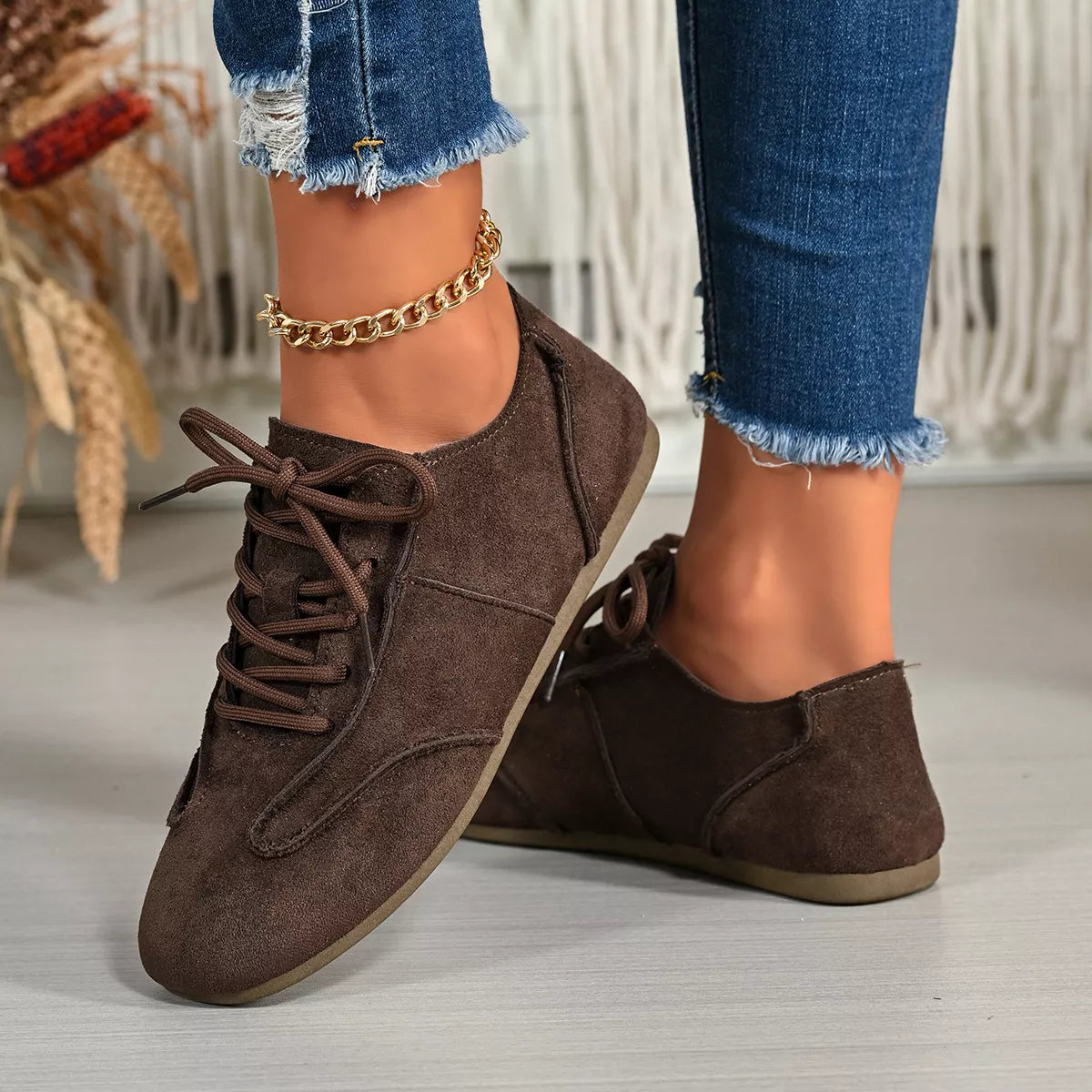 Lace Up Round Toe Sneakers