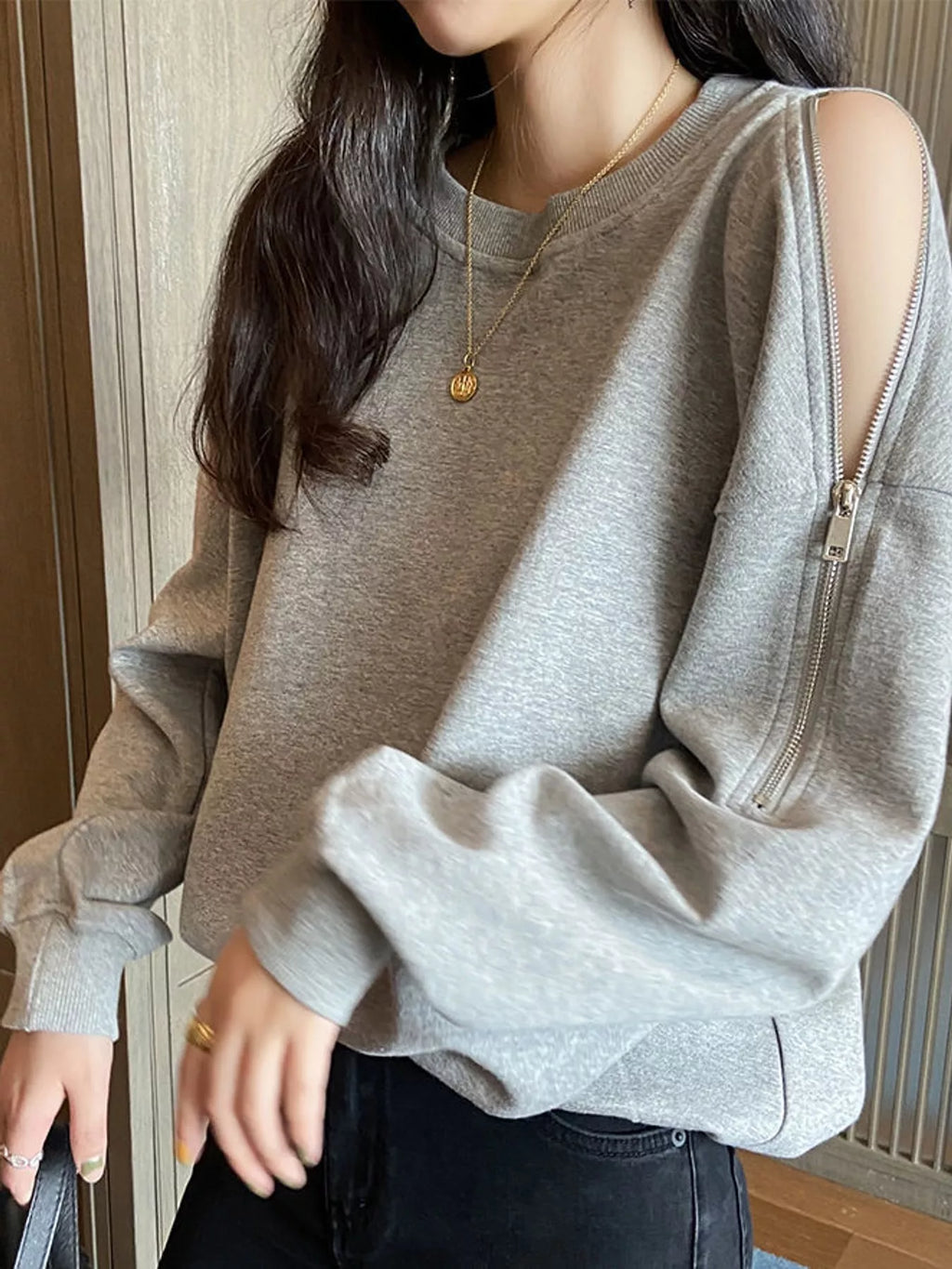 Cold-Shoulder Zipper Detail Sweatshirt
