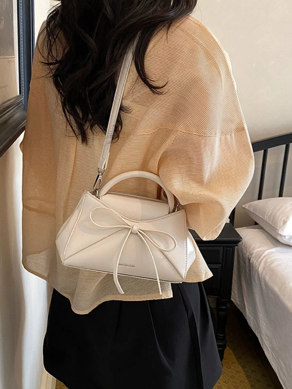 Bow Detail Crossbody Bag