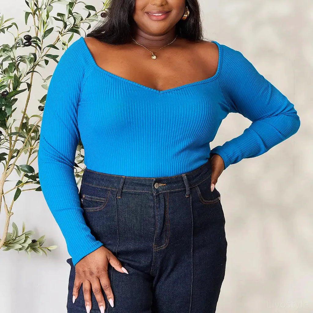 Sweetheart Neckline Knit Top with Moderate Stretch
