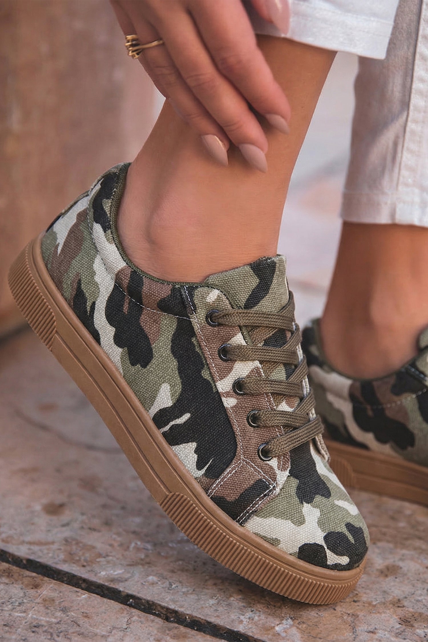 Four Leaf Clover Camouflage Print Lace-up Flat Shoes