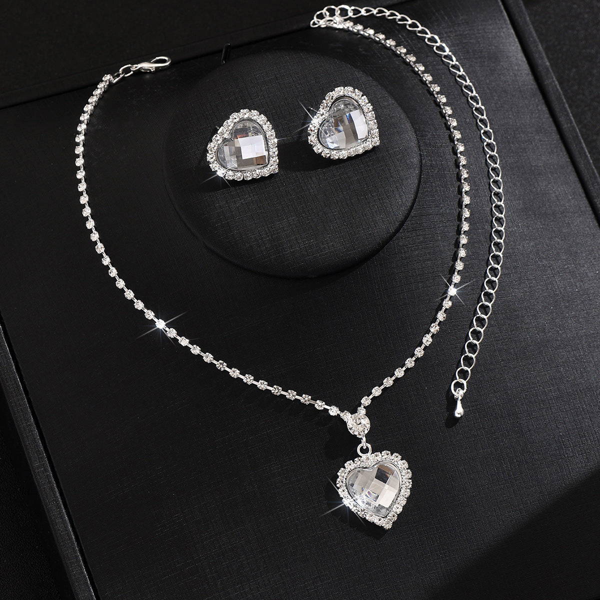 Cross-Border Heart Pendant Necklace Earrings For Women New Simple Cool Style Accessories Personalized Niche Design Clavicle Chain