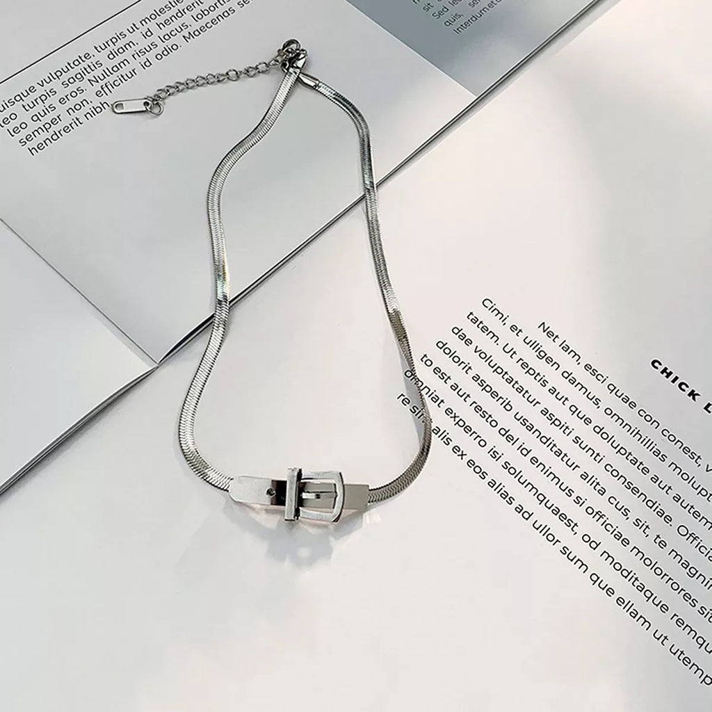 Chic Buckle Choker Necklace