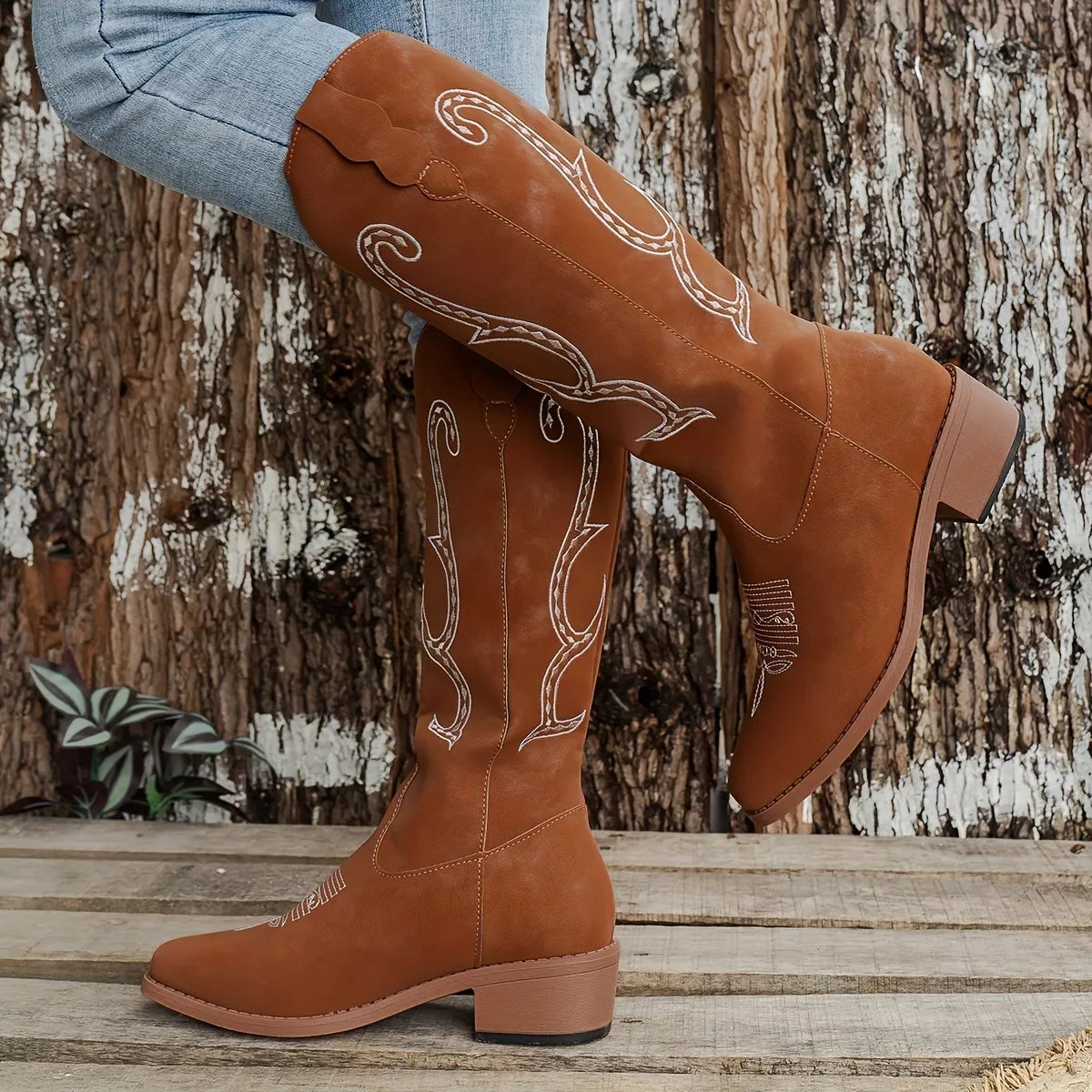 Embroidered Round Toe Block Heels Boots
