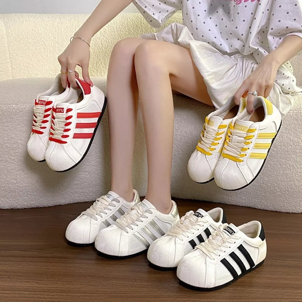 Lace Up Round Toe Sneakers