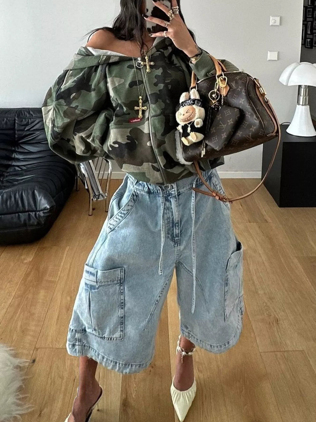 Washed Multi‑Pocket Cargo Loose Fit Capri Jeans
