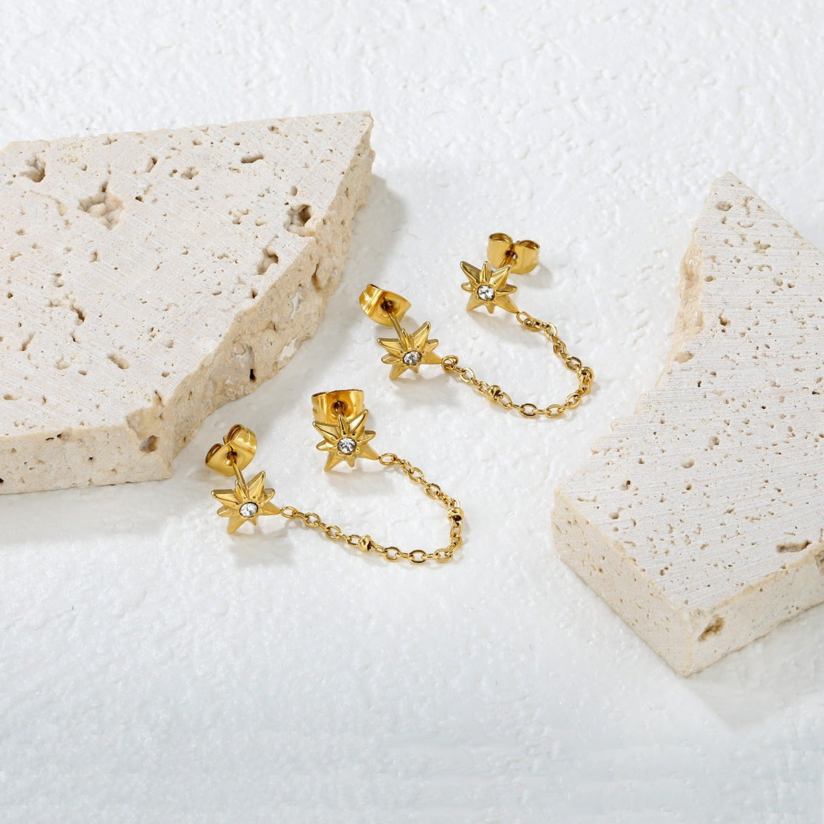 18K gold hollow star-shaped inlaid gemstones with exquisite design and dazzling earrings