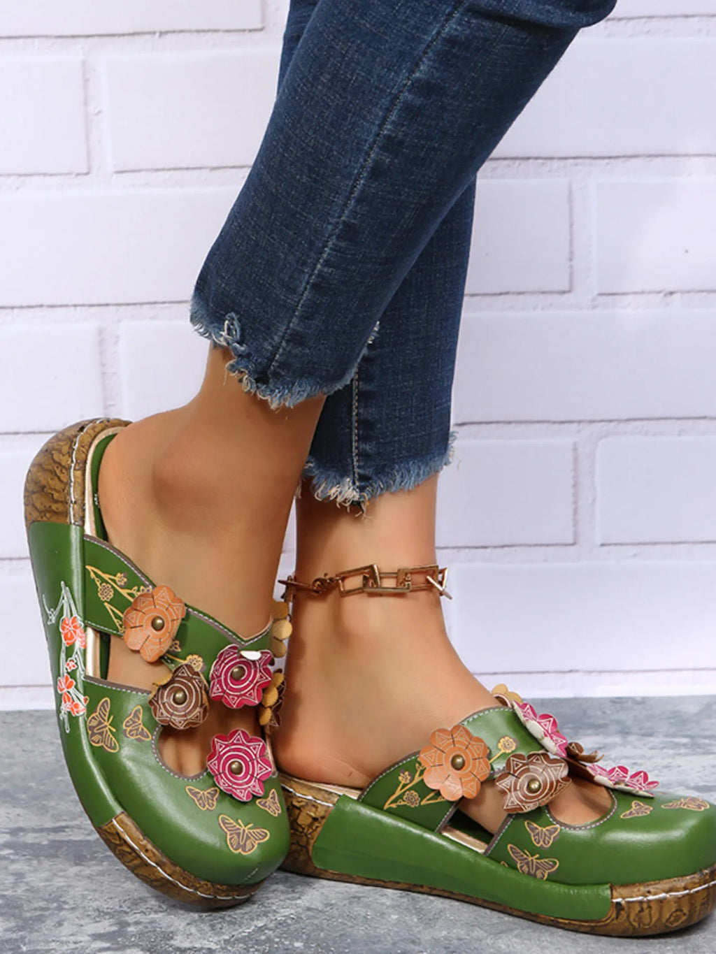 Floral Round Neck Sandals