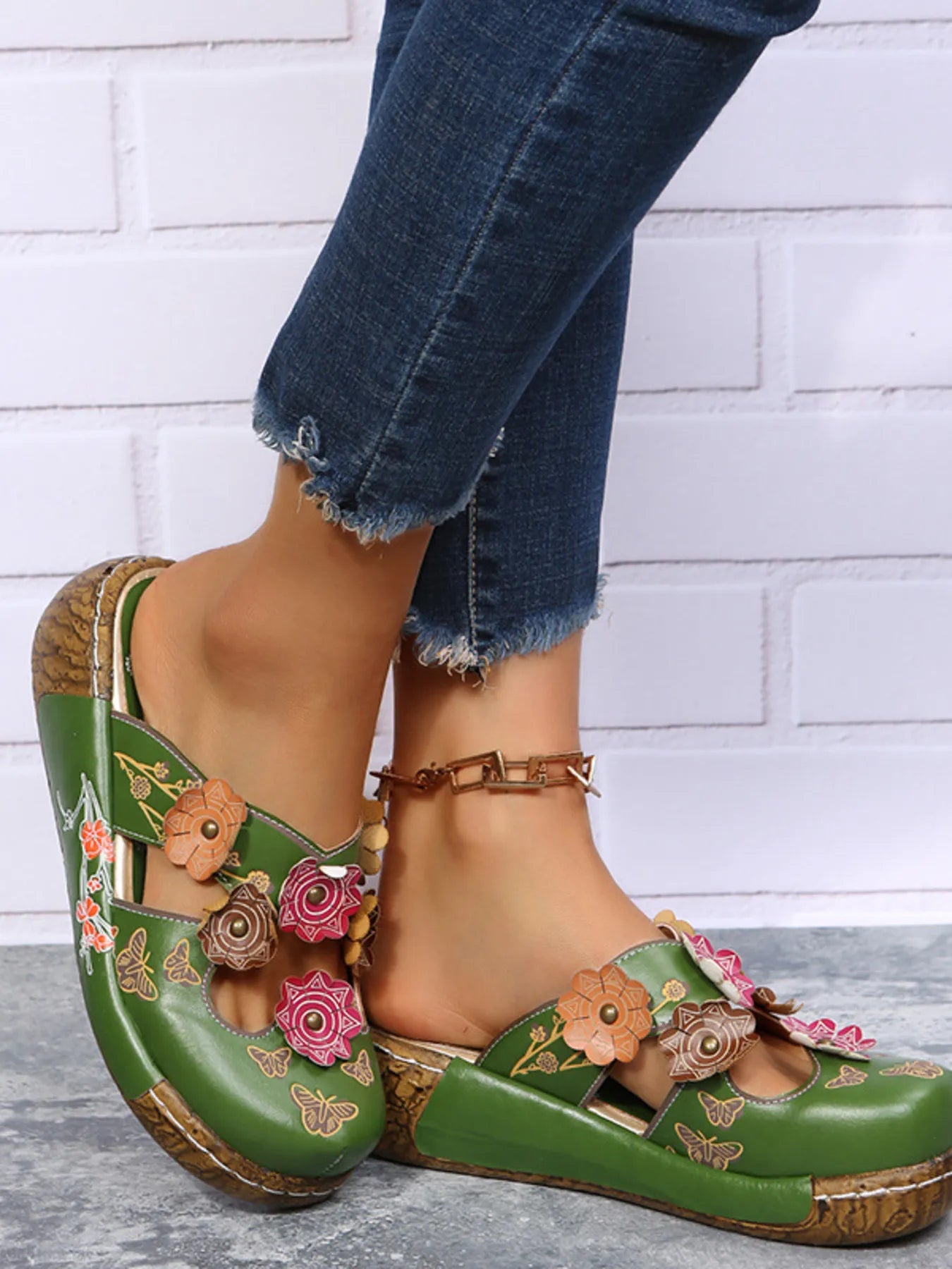 Floral Round Neck Sandals