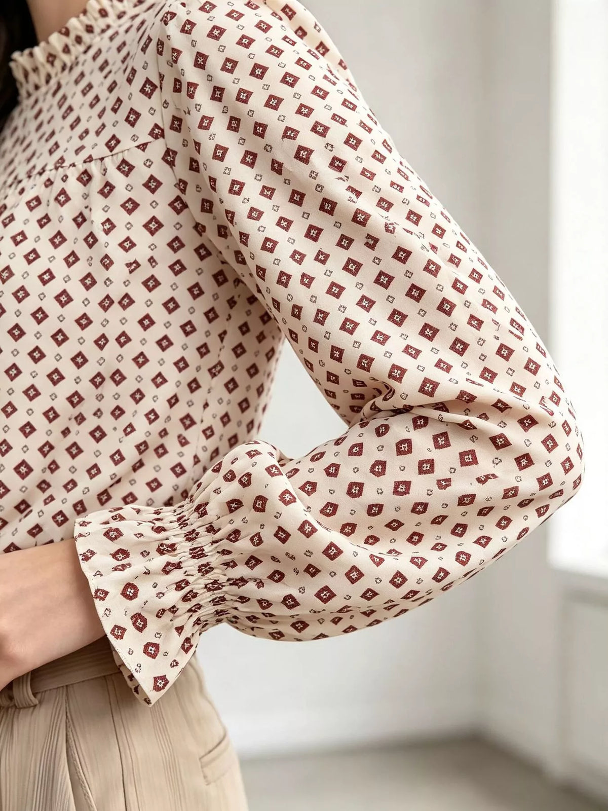 Geometric Print Mock Neck Puff Sleeves Blouse
