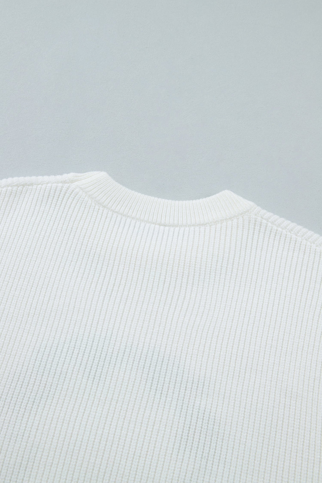 White Christmas Wreath Pattern Round Neck Casual Sweater