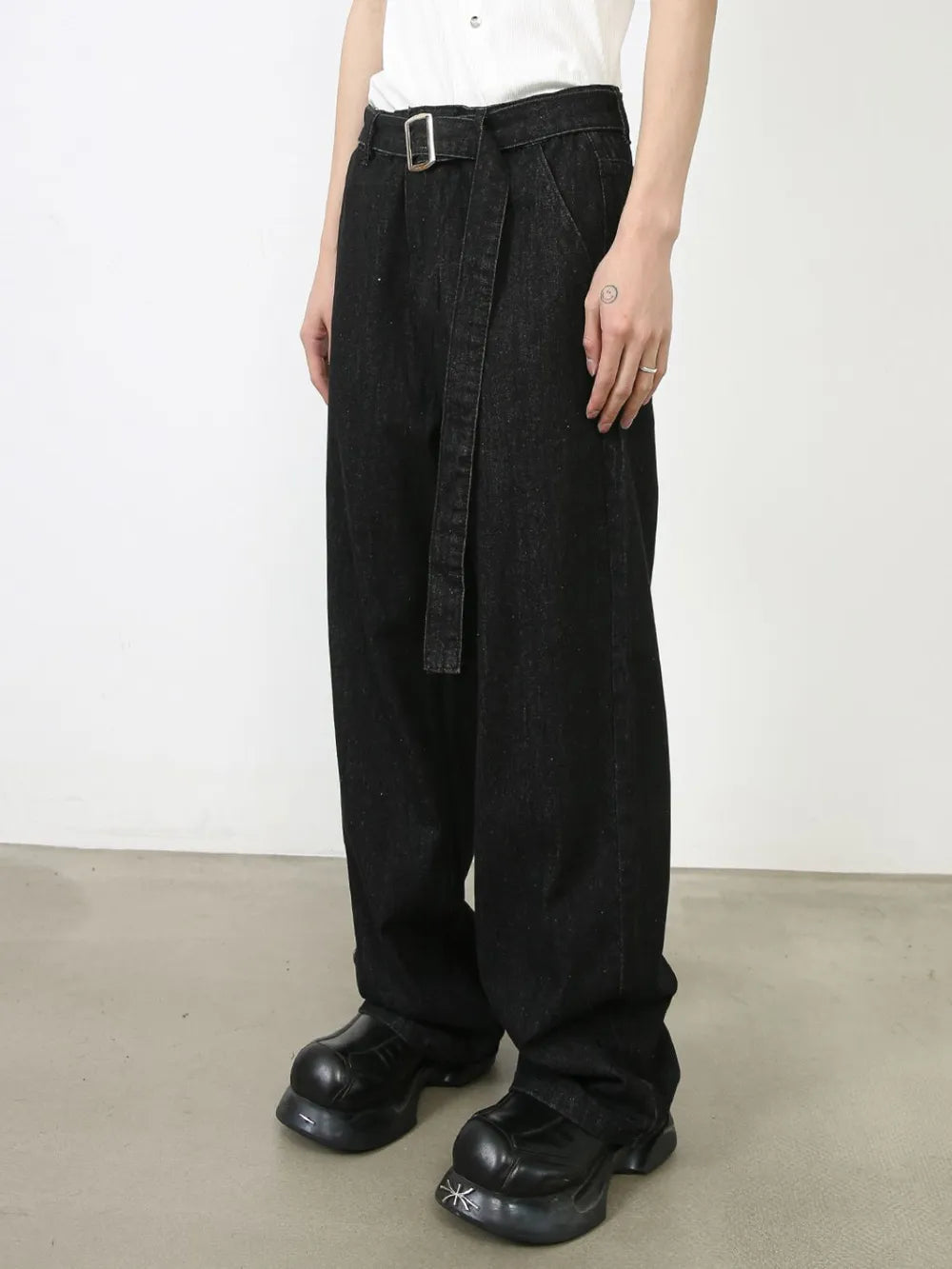 Men's Loose Fit Jeans with Pockets