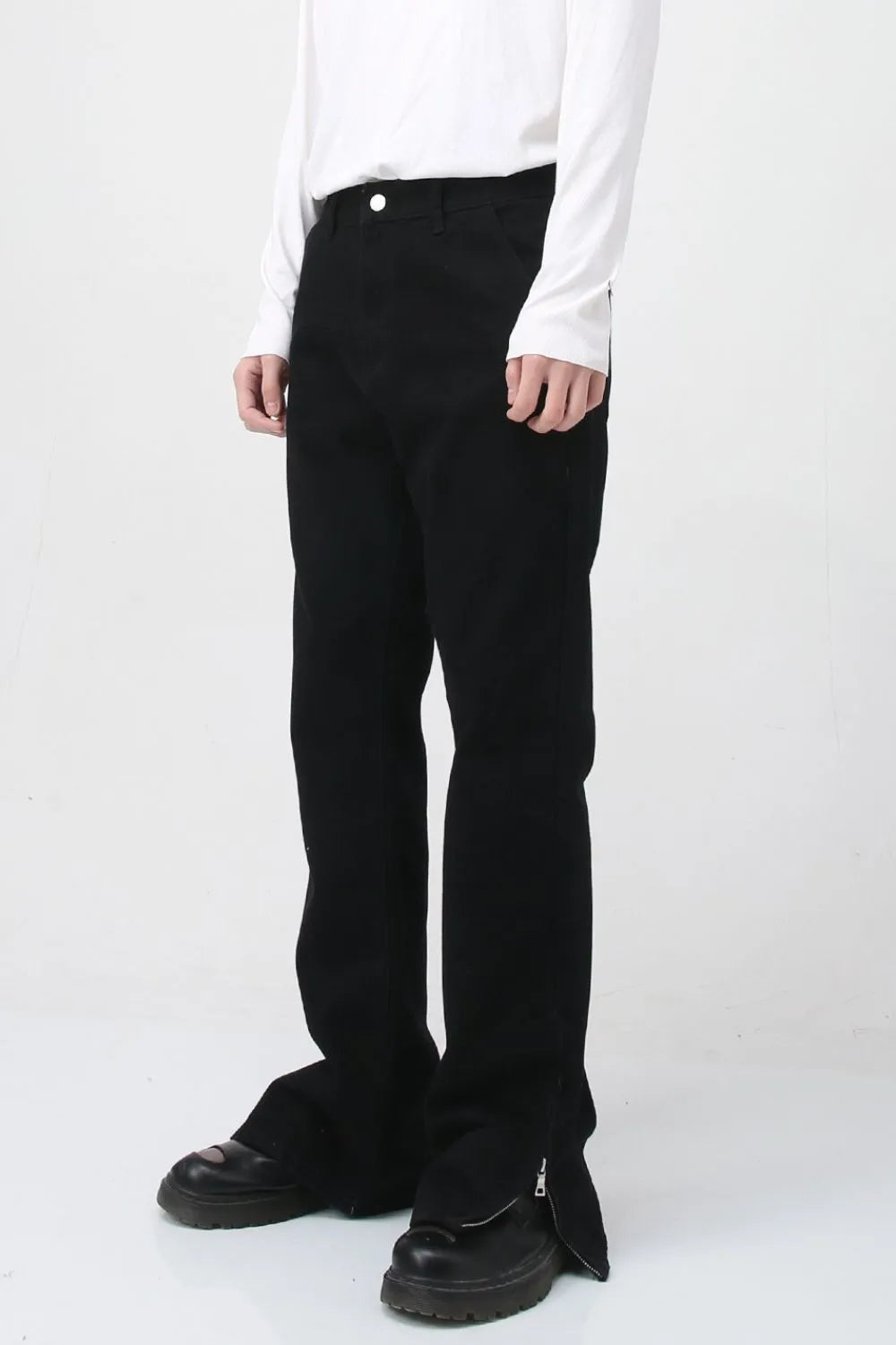 Mid Rise Jeans with Pockets