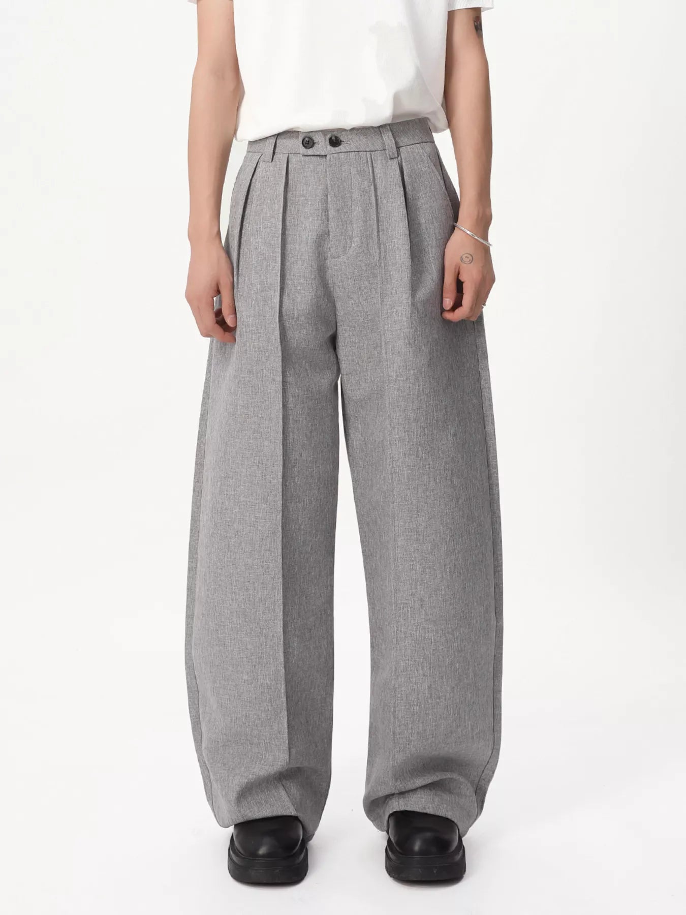 Men's Wide-Leg Pleated Pants