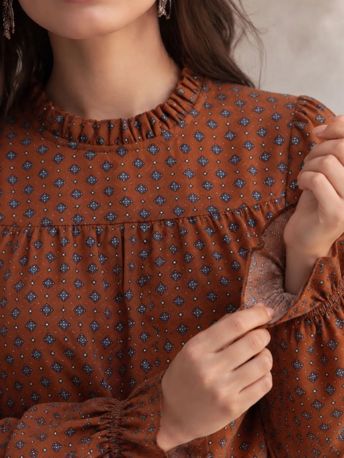 Geometric Print Mock Neck Puff Sleeves Blouse