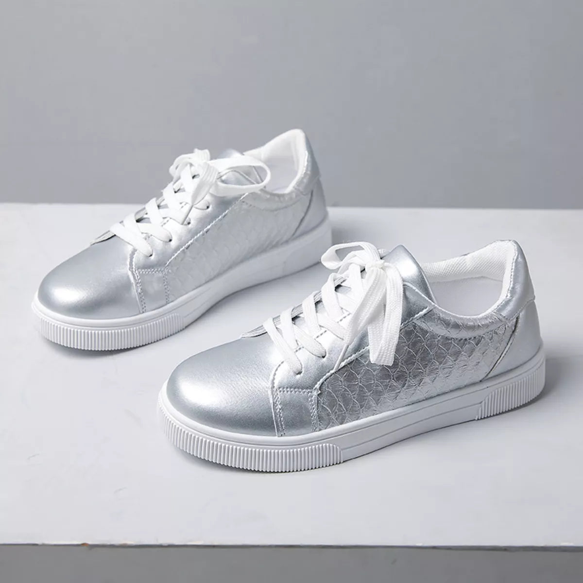 Round Toe Lace Up Sneakers