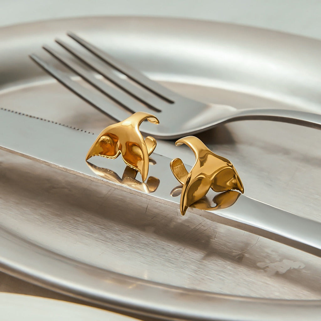 18K goldfish tail design exquisite and noble earrings